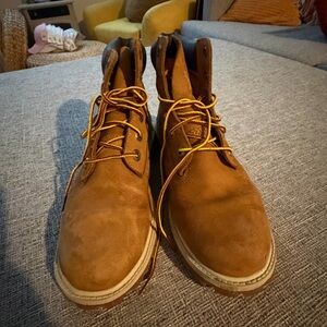 Timberlands Kids classic boots, leather, size 6.5 women 8